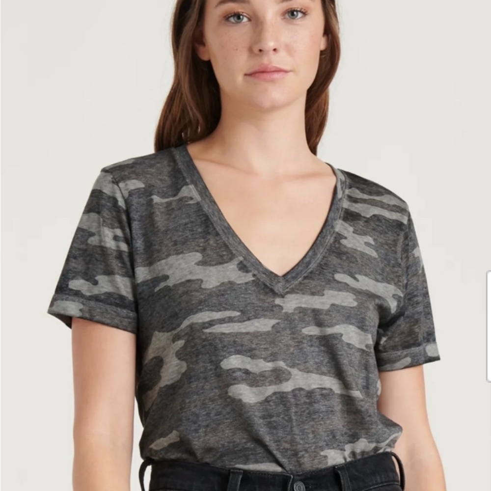 Lucky Brand Women’s Camo V-Neck T-Shirt – Gray